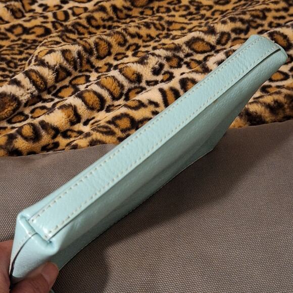 Kate Spade Wristlet Clutch Robin's Egg Blue Leather Pebbled Classic Retro Preppy - Picture 4 of 10